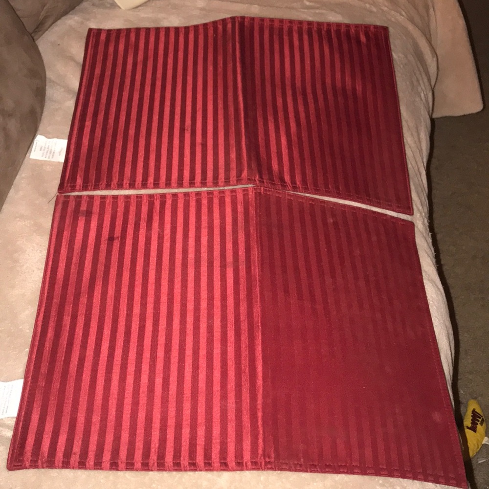 Set of two red striped placemats 💕 vintage 13 x 18”